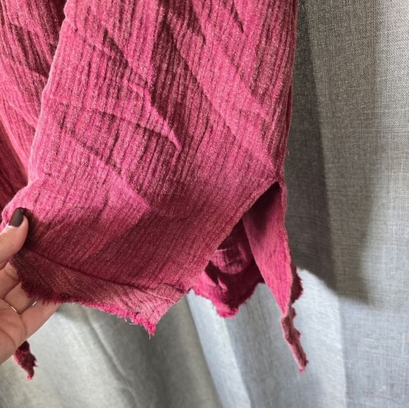 Umgee Mineral Wash Gauze Tunic Top V Neck Wine Red Size L Short Sleeve - Picture 3 of 6